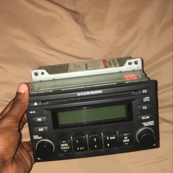 Radio - Picture 1 of 2